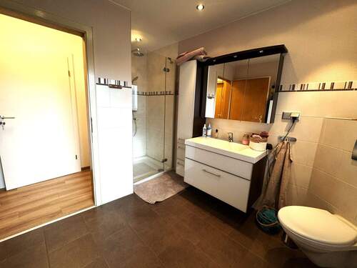 Badezimmer EG - Einfamilienhaus mit 160,00 m&sup2; in Gersheim zum Kaufen