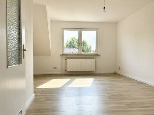 Wohnzimmer - 2 Zimmer Etagenwohnung zur Miete in Chemnitz
