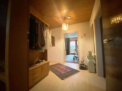 Flur mit Garderobe - 