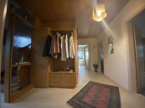 Flur mit Garderobe - 