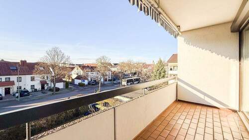 Balkon - Wohnzimmer - Etagenwohnung mit 77,60 m² in Kornwestheim zur Miete