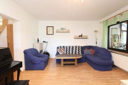 Wohnzimmer mit Zugang zur Terrasse / Garten - Reihenendhaus mit 126,00 m&sup2; in Stuttgart zum Kaufen