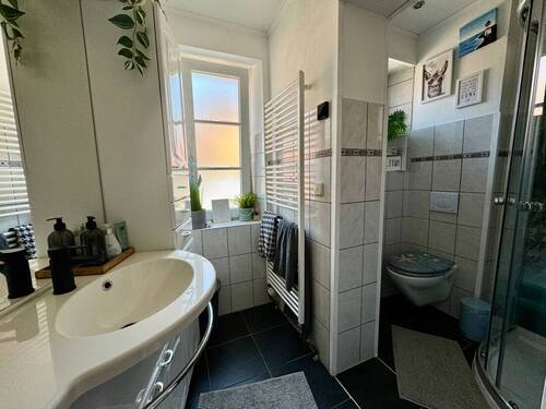 Badezimmer 1 Wohnung 1 - 9 Zimmer Mehrfamilienhaus, Wohnhaus in Garding