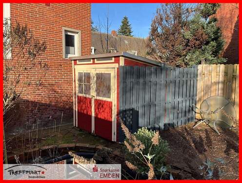 Gartenhaus mit Holzterrasse - 