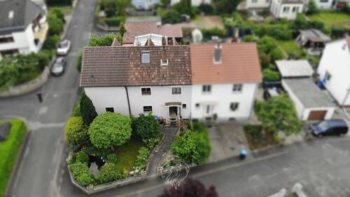 Außenansicht Norden - Großzügig und vielseitig nutzbar - Doppelhaushälfte in ruhiger Lage von Volkach