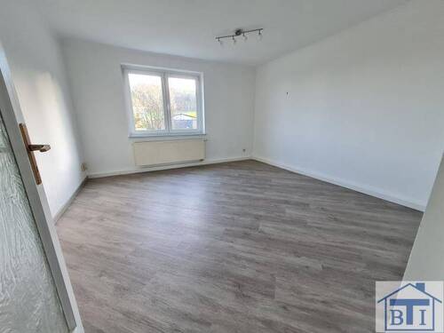 Wohnzimmer - renovierte 3-Zimmer Wohnung in attraktiver Lage
