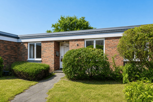 Hausansicht - Ein Rückzugsort in Bestlage von Bensberg - Bungalow mit Garten zum Verlieben.