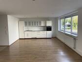 Wohnbereich mit Küchenzeile - Meersburg, helle 3-Zi-Wohnung mit Garten