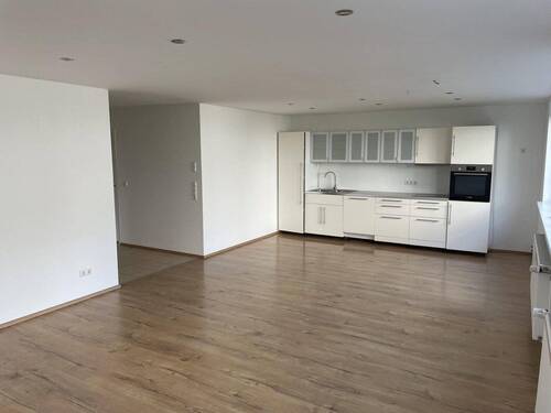 Wohnbereich mit Küchenzeile - 3 Zimmer Etagenwohnung zur Miete in Meersburg