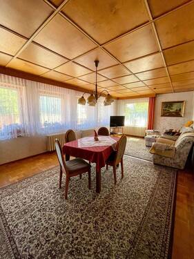 großes Wohnzimmer im Erdgeschoss - 