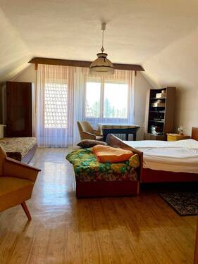 Zimmer im Dachgeschoss - 