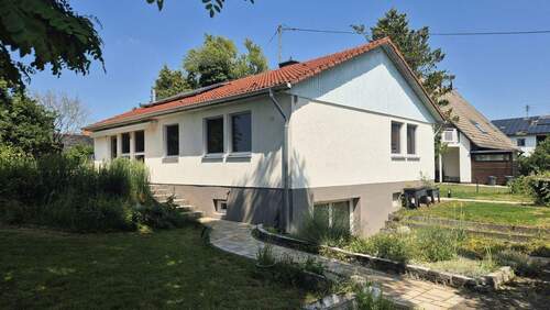 Außenansicht - Charmanter Bungalow in ruhiger Wohnlage mit großem Garten - provisionsfrei