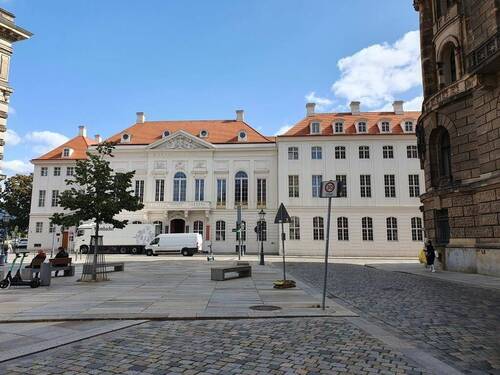 Hausansicht - Repräsentativ und komfortabel Arbeiten - Bestlage in der Dresdner Innenstadt!