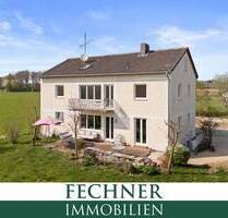 Dieses Zweifamilienhaus (Massivbauweise) bietet viel Platz auf einem 1.798m² großen Grundstück! - Adelschlag