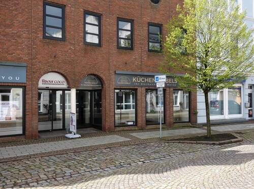 Ansicht Haupteingangsbereich - 1 Zimmer Mehrfamilienhaus, Wohnhaus zum Kaufen in Marne