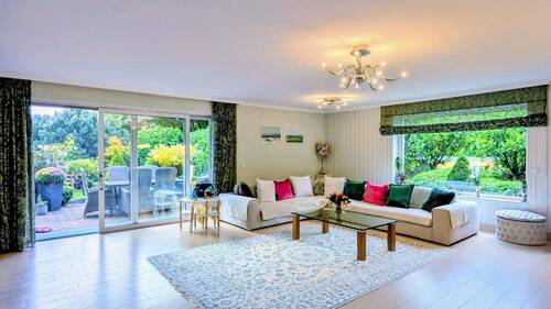 Wohnzimmer lichtdurchflutet - *Provisionfrei* Exklusives Zuhause mit Wellness & Traumgarten in Bremen-Oberneuland