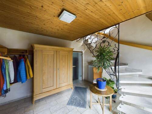 Eingangsbereich EG, Haus 2 - 1 Zimmer Mehrfamilienhaus, Wohnhaus in Hofheim in Ufr. / Rügheim