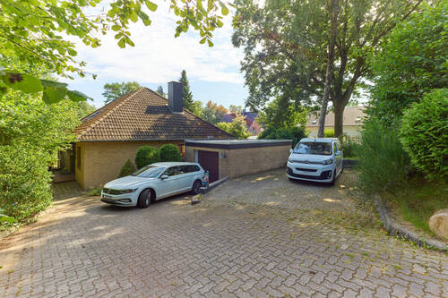 Hofauffahrt mit Garage - 
