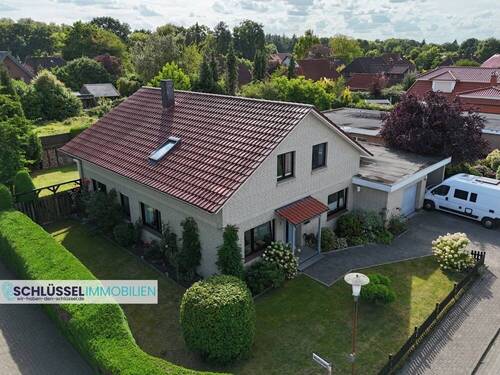 Luftbild - 6 Zimmer Einfamilienhaus zum Kaufen in Wiefelstede