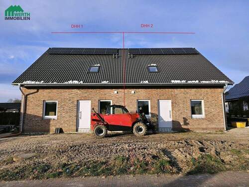 Dach mit PV-Platten - 
