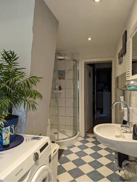 Bad mit Dusche - 