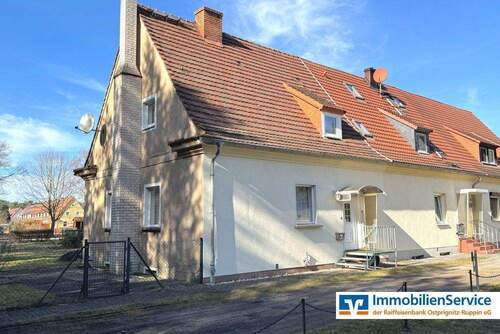 Vorderansicht - Wohnen, wo der Wald beginnt - charmantes Reihenendhaus mit Garten