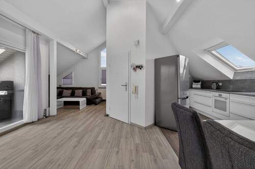 Eingangsbereich - Wohnen über den Dächern von Grünwinkel - stilvolle Dachgeschosswohnung mit Terrasse & Garage