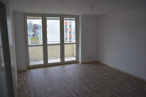 Bild 1 - * sofort frei * 3-Zimmer Whg - zentrale aber ruhige Lage - saniert
