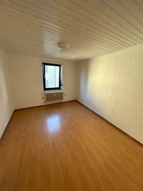 Wohnzimmer - 3 Zimmer Etagenwohnung zur Miete in Pirmasens