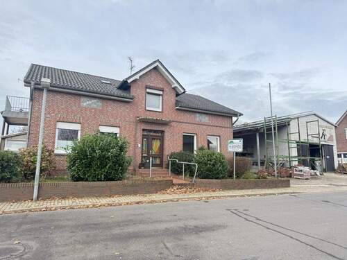 Außenansicht - Einfamilienhaus mit Halle! Ein Haus für Menschen mit Visionen!