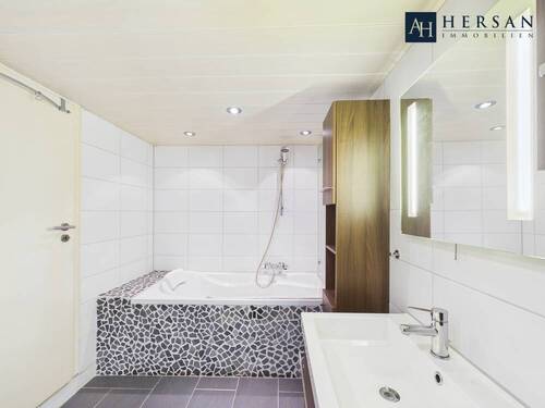 Badezimmer - Einfamilienhaus mit 137,40 m&sup2; in Baesweiler zum Kaufen
