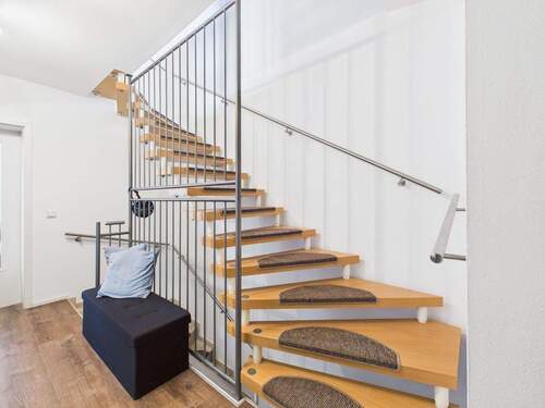 Treppenaufgang ins Obergeschoss - 