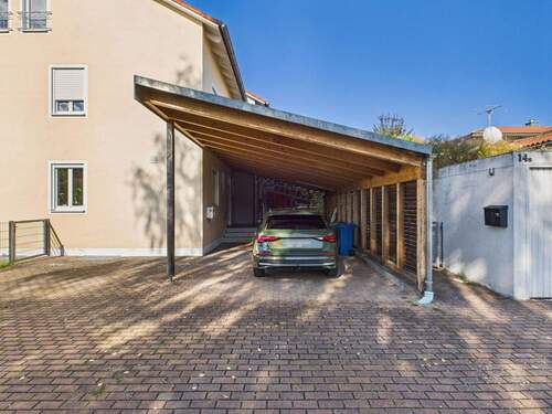 Großes Carport - 5 Zimmer Reihenendhaus in Ingolstadt