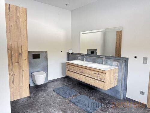 16409D4A-2AA4-4082-B940-04B22D9F3403_1_105_c - 