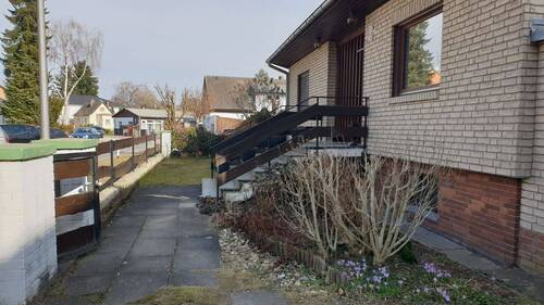 Grundstück vorn - 6 Zimmer Einfamilienhaus in Berlin