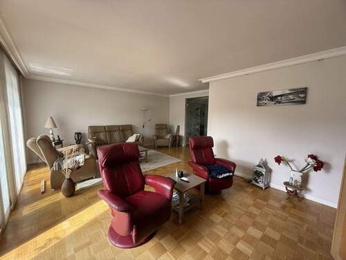 ...mit Ornamentglastür - 6 Zimmer Etagenwohnung in Weyhe