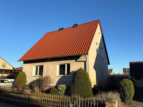 Straßenseite (Gartenstraße) - Renovierungsbedürftiges Einfamilienhaus mit teilbarem großen Grundstück