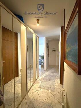 Flur - Etagenwohnung mit 85,00 m&sup2; in Saarbrücken / Malstatt zum Kaufen