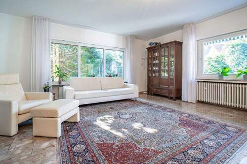 Der großzügige Wohn-/Essbereich bietet einen schönen Blick in den Garten. - 3 Zimmer Bungalow zum Kaufen in Bielefeld