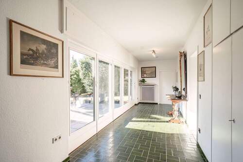 Die offen gestaltete Diele verbindet alle Räume miteinander. - 