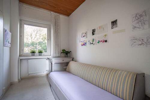 Ein weiteres Zimmer eignet sich flexibel als Büro, Kinder- oder Gästezimmer. - 