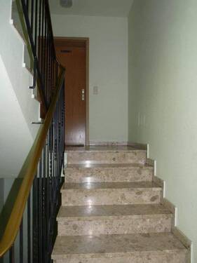 Treppenhaus 1.jpg - 4 Zimmer Etagenwohnung in Wirsberg