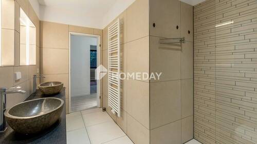 EG Badezimmer 1 2 - 
