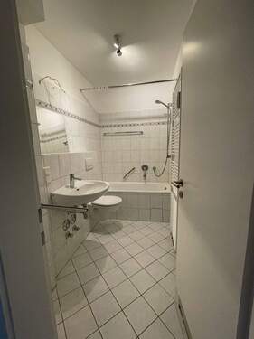 Badezimmer - Etagenwohnung mit 52,80 m² in Hannover zur Miete