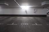 Tiefgarageneinzelstellplatz mit E-Anschluss - 
