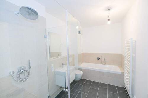 Wannen- und Duschbad - 