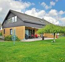 Großzügiges Wohnhaus auf wunderschönem Grundstück in Wolfhagen am Teichberg