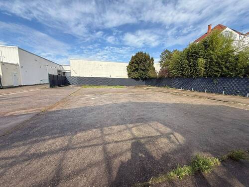 Flexible Außenfläche zur Miete in Offenbach – ideal für Fuhrpark, Lager und Logistik - Flexible Außenfläche zur Miete in Offenbach - ideal für Fuhrpark, Lager und Logistik