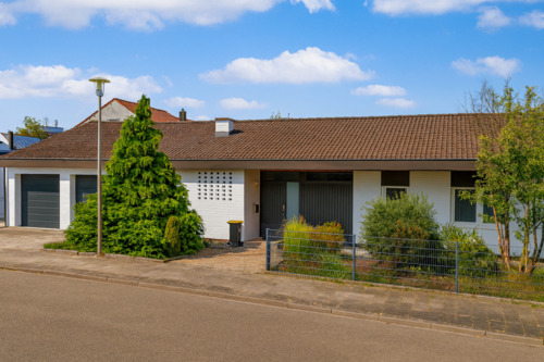 Strassenansicht - 5 Zimmer Bungalow zum Kaufen in Ludwigshafen