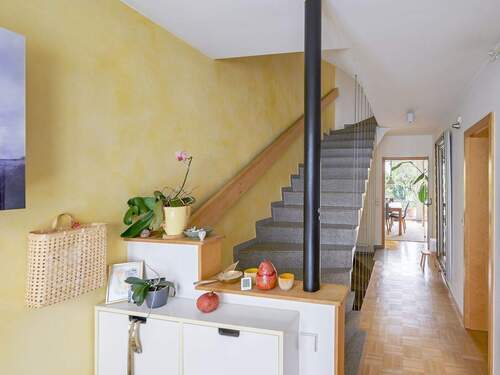 Diele Treppe - Reihenmittelhaus mit 172,00 m² in Stutensee / Blankenloch zum Kaufen